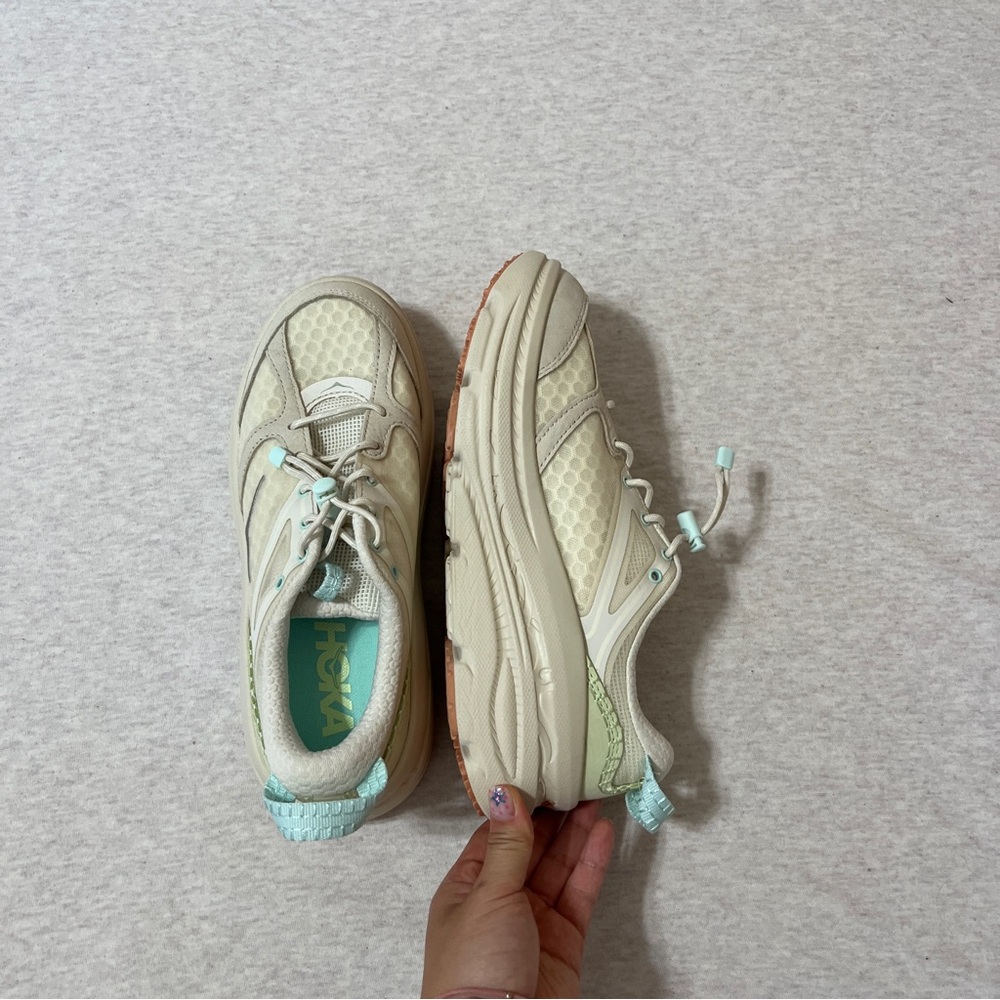 Hoka Bondi B3LS sneaker in the Oat Milk
